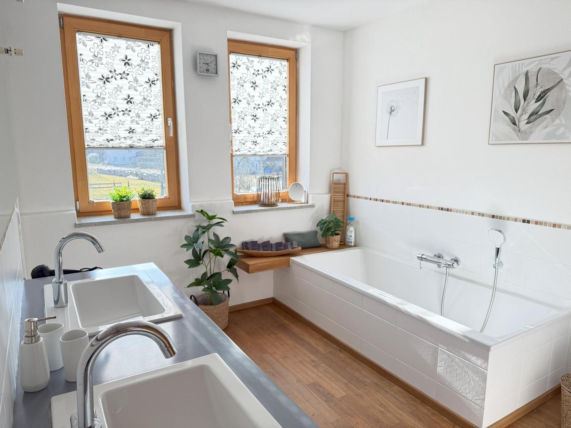 Fe Wo Brunnen - 120 Qm - Ruhige Lage - Viel Natur- Komfortabel - Grosser Balkon Und Garten Memmingen Esterno foto